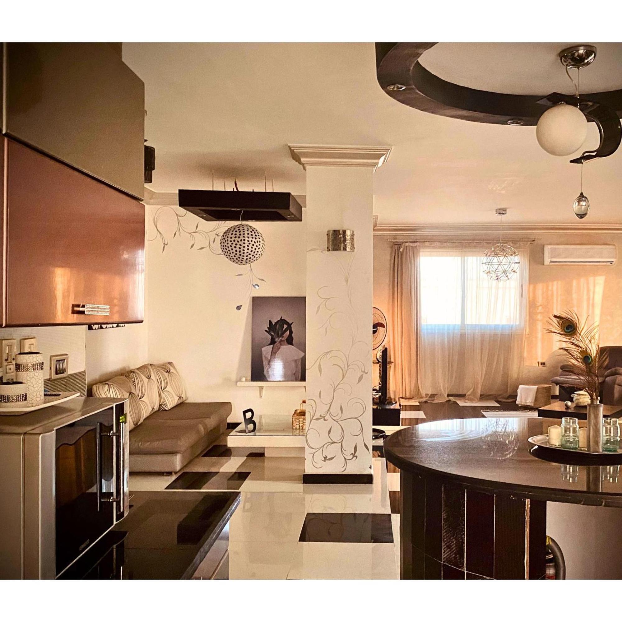 Urban Bliss Luxurious Penthouse Apartment *